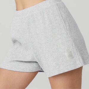 ALO Yoga Muse sweat shorts M